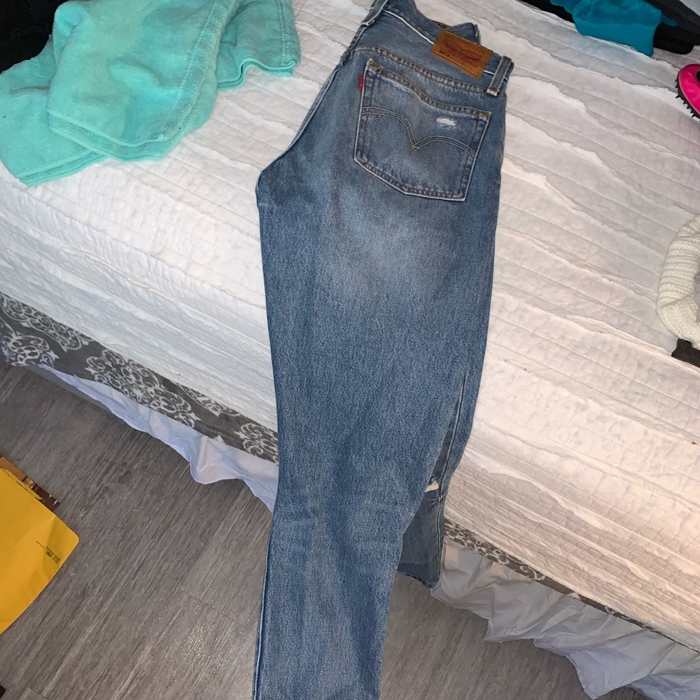 501 straight leg ripped Levi’s